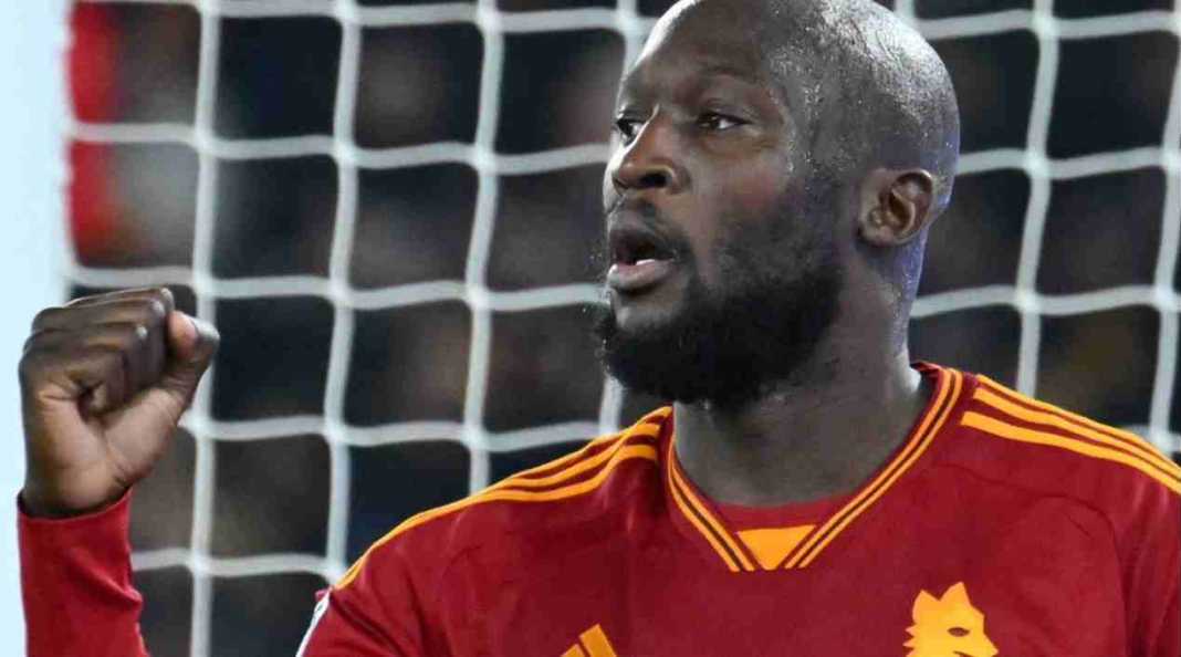 Romelu Lukaku bereaksi usai mencetak gol bagi Roma di ajang Liga Europa