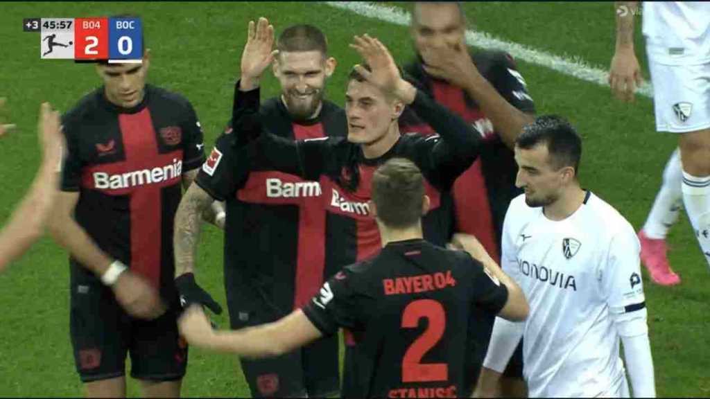 Patrik Schick merayakan gol ketiga Bayer Leverkusen ke gawang Bochum