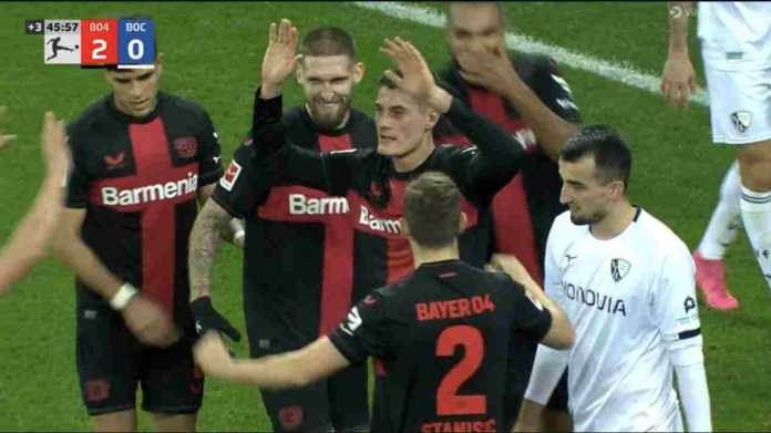 Patrik Schick merayakan gol ketiga Bayer Leverkusen ke gawang Bochum