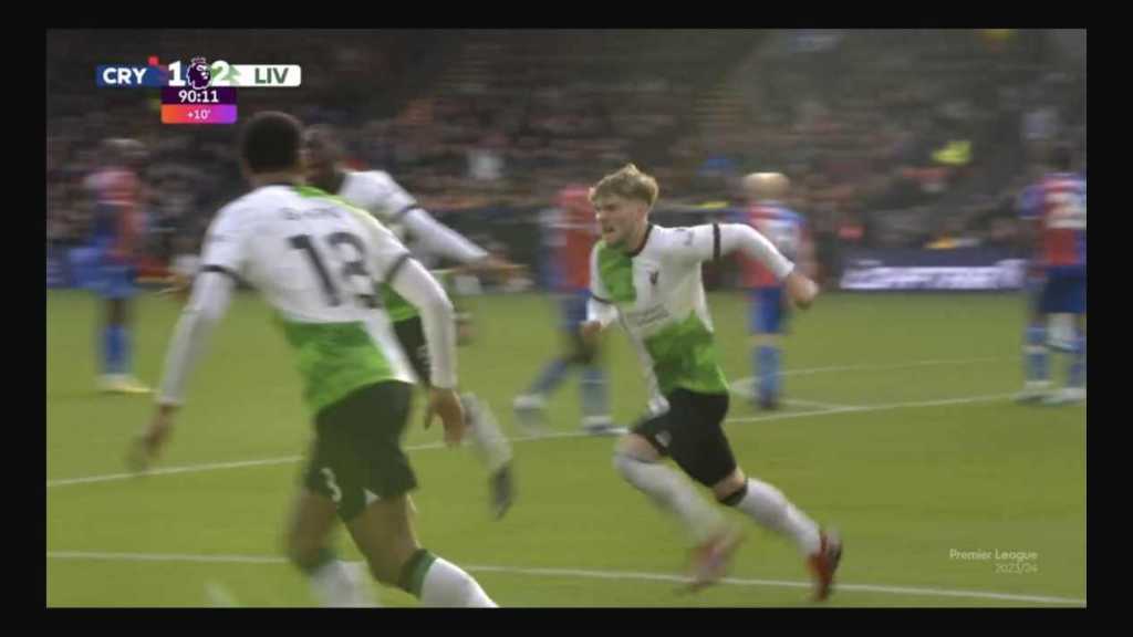 harvey Elliott merayakan gol mepet akhir ke gawang Crystal Palace