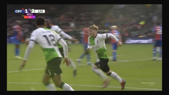 harvey Elliott merayakan gol mepet akhir ke gawang Crystal Palace