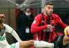 Hasil Milan vs Sassuolo di Liga Italia, Christian Pulisic berebut bola melawan pemain Sassuolo