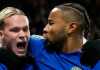 Mykhailo Mudryk merayakan golnya bareng pemain Chelsea