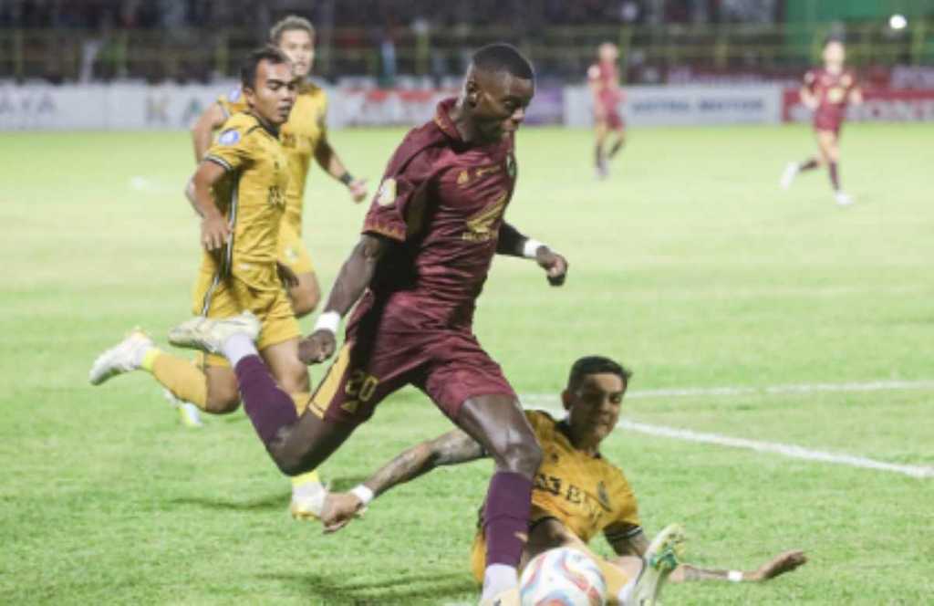 Duel PSM Makassar vs Bhayangkara FC