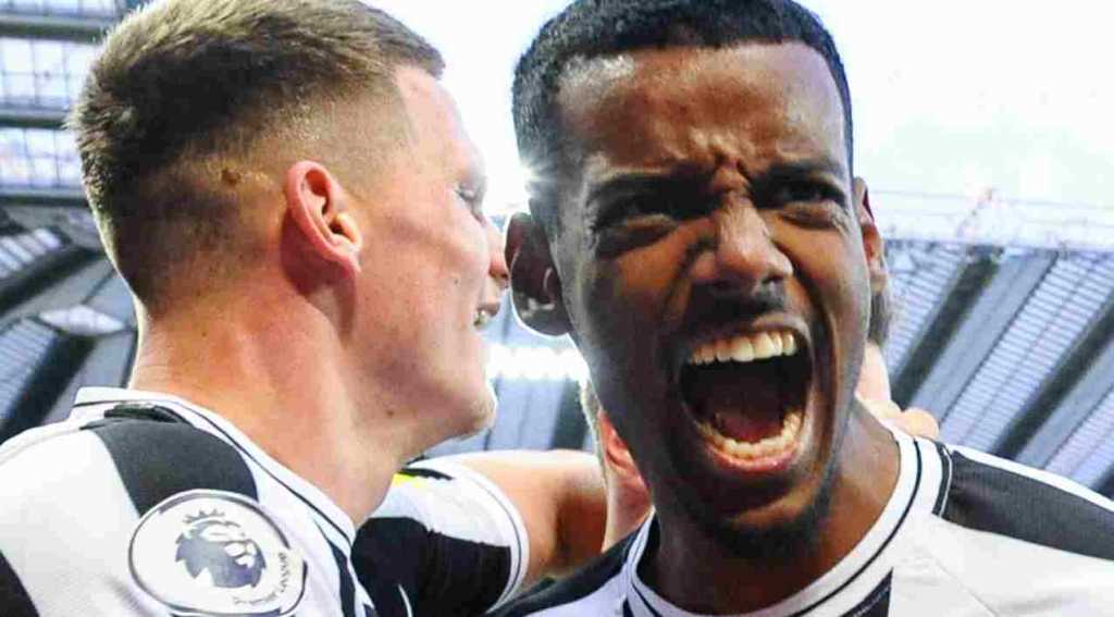 Alexander Isak merayakan golnya ke gawang Fulham pada Januari 2023