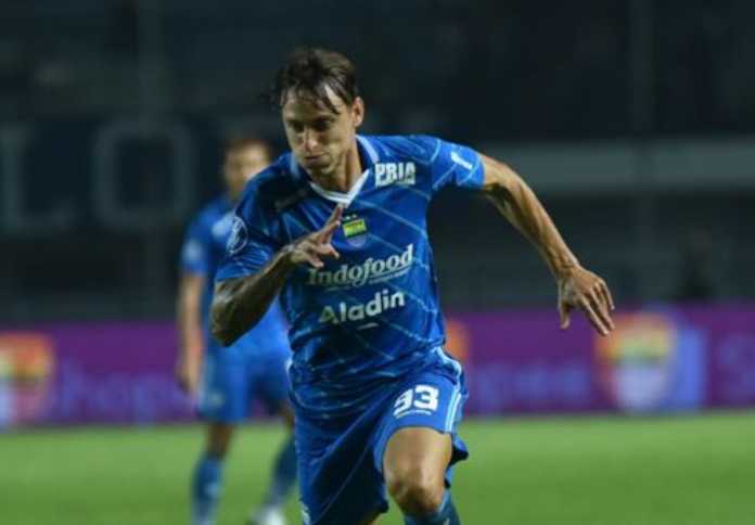 Stefano Beltrame dalam debutnya di Persib Bandung