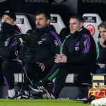 Thomas Tuchel Terduduk Lemas Lihat Bayern Munchen Dibantai