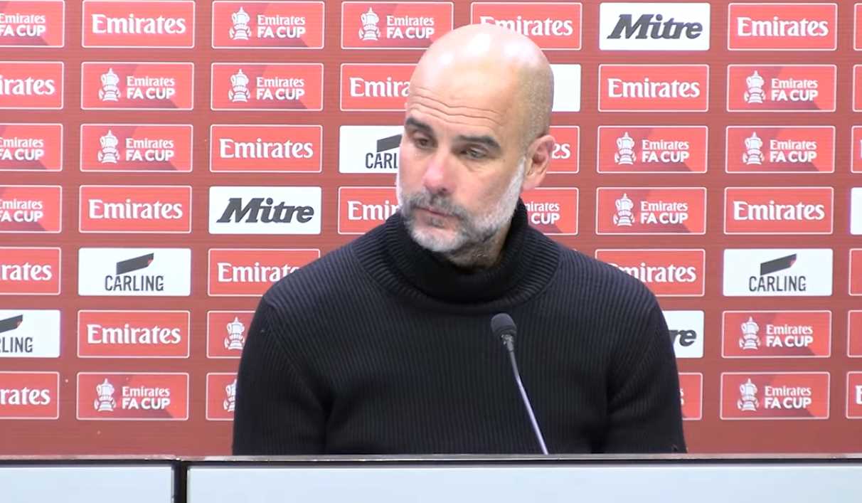 Pep Guardiola dalam konferensi pers Manchester City