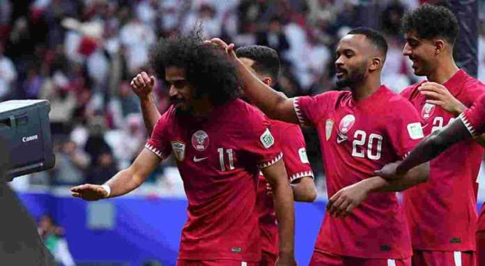 Akram Afif merayakan golnya bagi Qatar ke gawang Palestina di ajang Piala Asia 29 Januari 2024