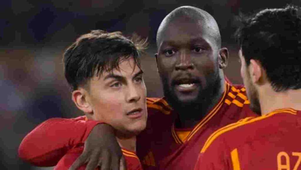 Paulo Dybala dan Romelu Lukaku merayakan gol kemenangan atas Cremonese