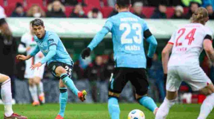 Exequiel Palacios mencetak gol ke gawang Augsburg
