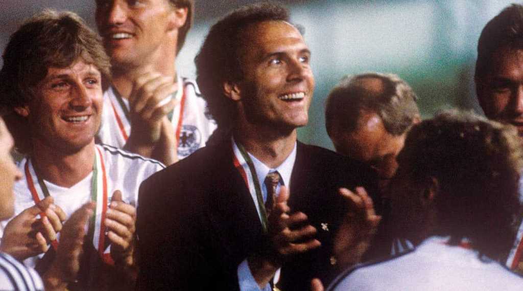 Franz Beckenbauer sang legenda sepak bola Jerman telah meninggal dunia