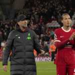 Jurgen Klopp dan Virgil van Dijk di Anfield