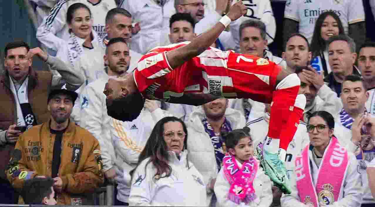 Largie Ramazani melakukan lompatan salto usai mencetak gol kontra Real Madrid pada 21 Januari 2024