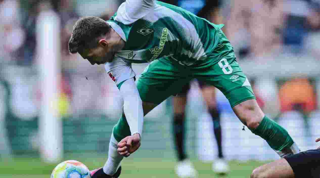 Mitchell WIeser dalam sebuah pertandingan Werder Bremen di Bundesliga