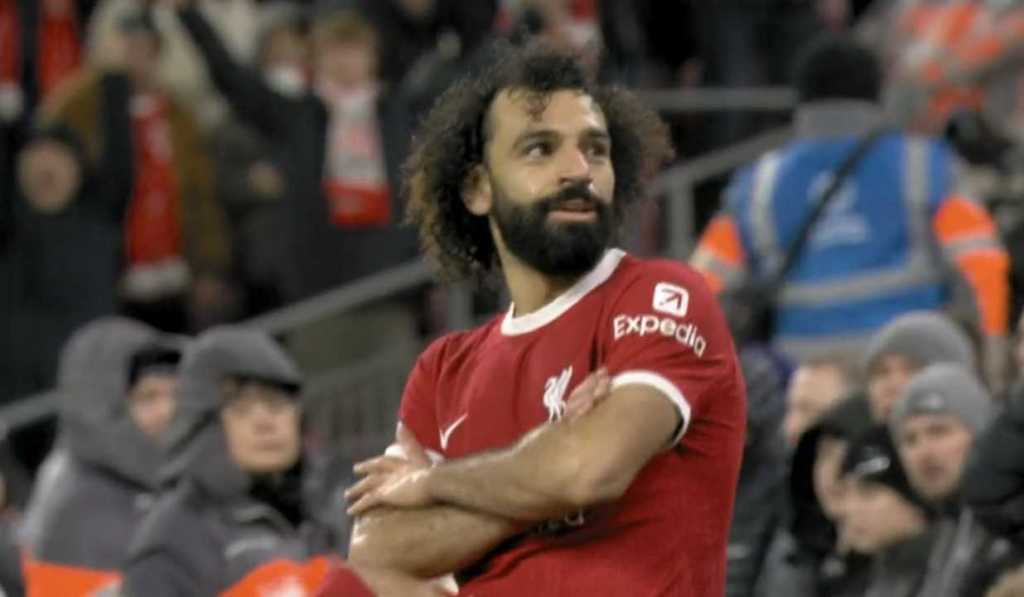 Mohamed Salah sempat ganti sepatu di babak pertama