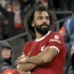 Mohamed Salah sempat ganti sepatu di babak pertama