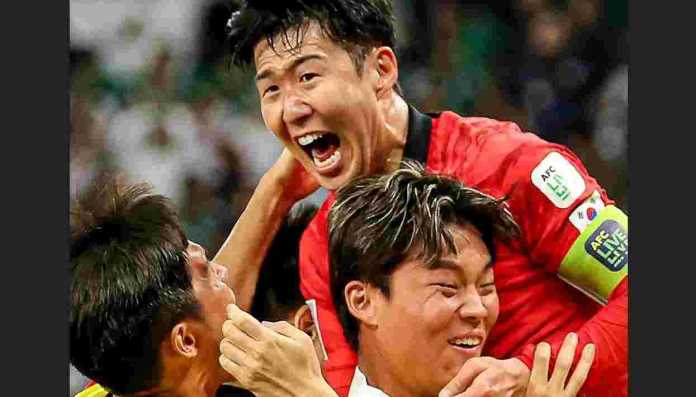 Son Heung-min merayakan kelolosan Korea Selatan ke perempat final Piala Asia pada 30 Januari 2024