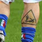 Tattoo Daniele De Rossi yang sangat iconic, memperlihatkan kemampuannya melakukan tackle