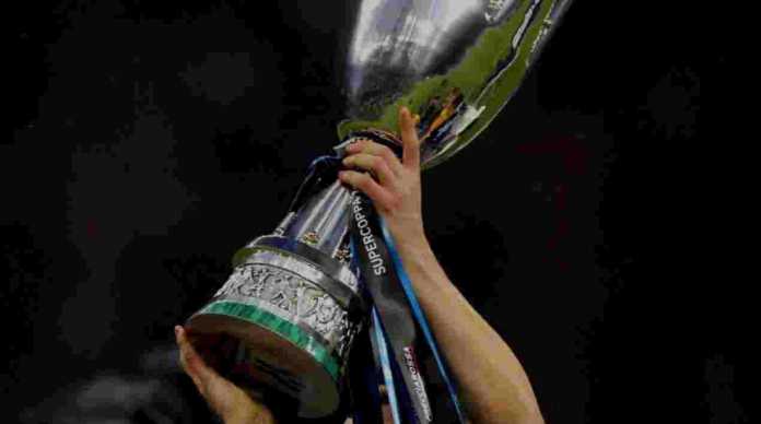 Trofi Piala Supercoppa Italiana