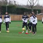 Para pemain Chelsea sedang berlatih