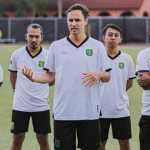 Paul Munster Bersama Tim Pelatih Persebaya Surabaya