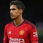 Barcelona Didesak Tampung Raphael Varane