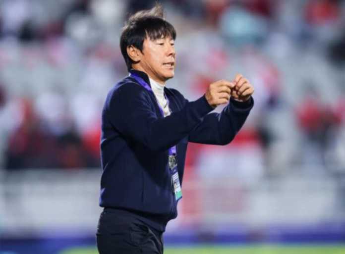 Shin Tae-yong di Laga Vietnam vs Indonesia