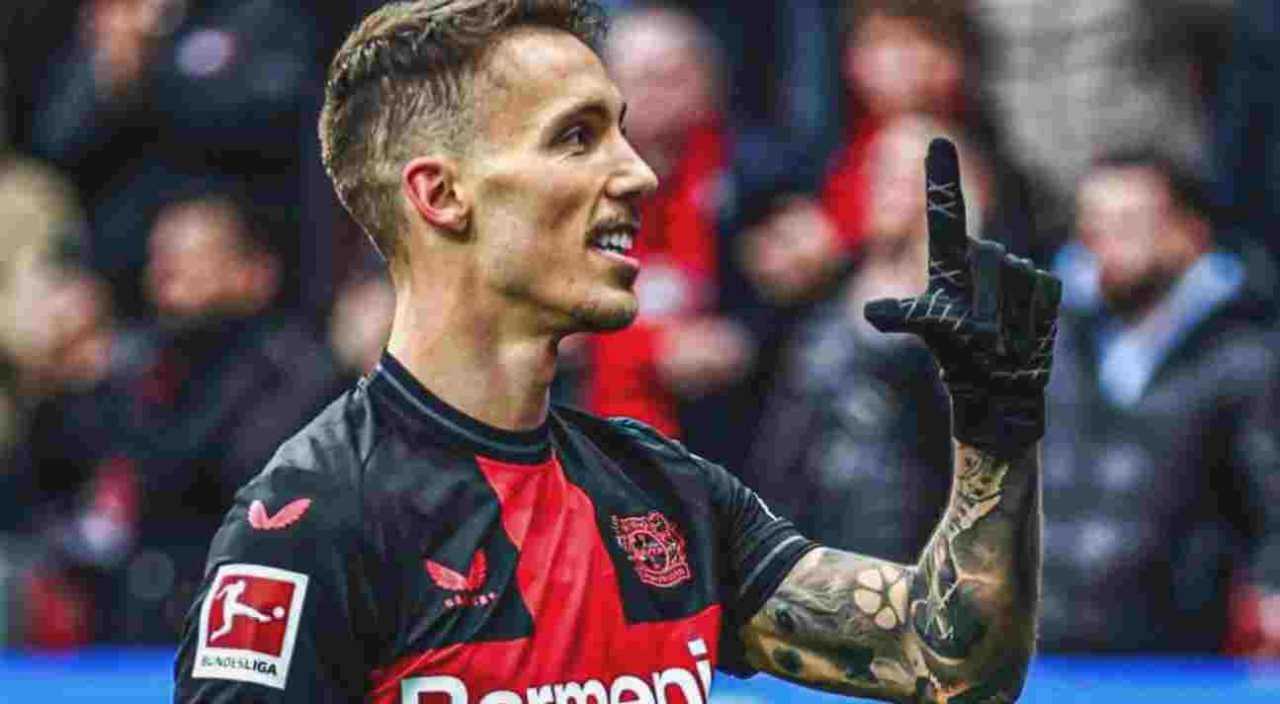 Alex Grimaldo usai satu kemenangan bersama Bayer Leverkusen