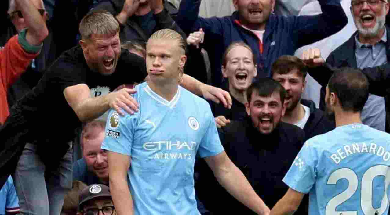 Erling Haaland dan Bernardo Silva merayakan gol Manchester City