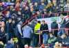 Fans Sheffield United meninggalkan stadion setelah tertinggal tiga gol dalam 22 menit oleh tamunya Aston Villa