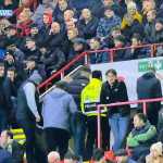 Fans Sheffield United meninggalkan stadion setelah tertinggal tiga gol dalam 22 menit oleh tamunya Aston Villa