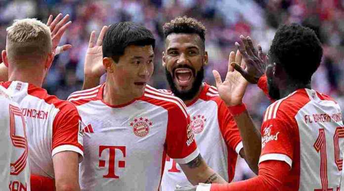 Para pemain Bayern Munchen merayakan gol mereka di laga Bundesliga