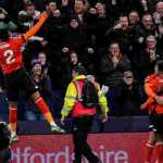 Para pemain Luton Town merayakan kemenangan 4-0 mereka atas Brighton