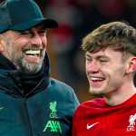 Pelatih Liverpool Jurgen Klopp dan bintang muda Conor Bradley