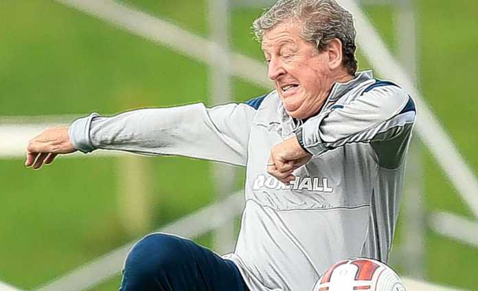 Roy Hodgson pelatih Crystal Palace jatuh sakit saat latihan timnya