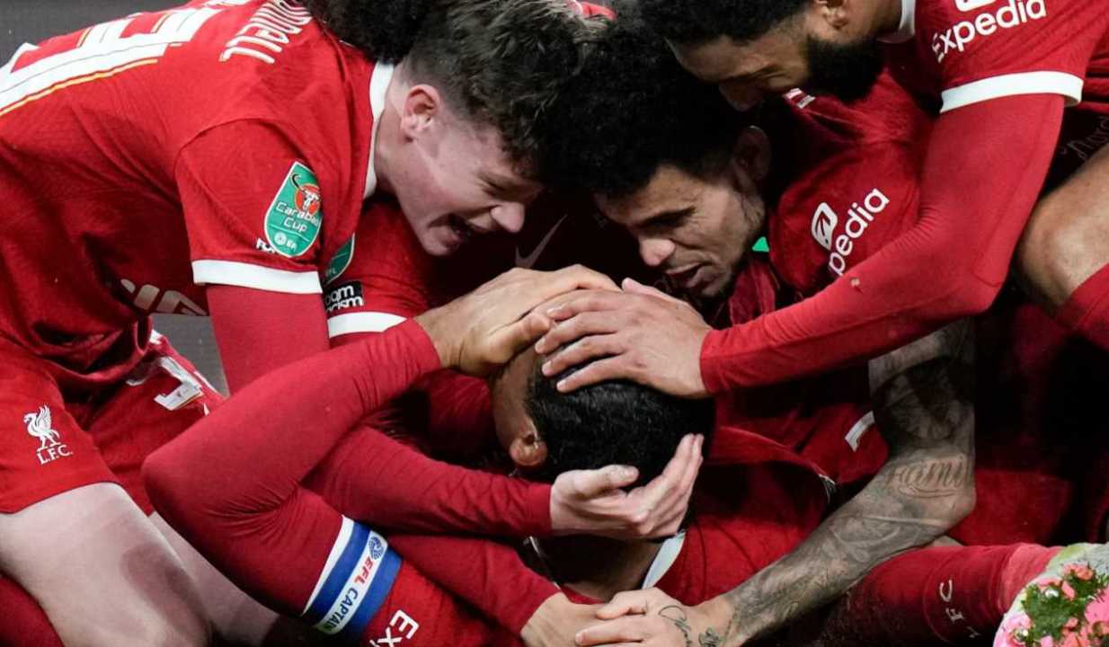 Virgil Van Dijk dan para pemain muda Liverpool