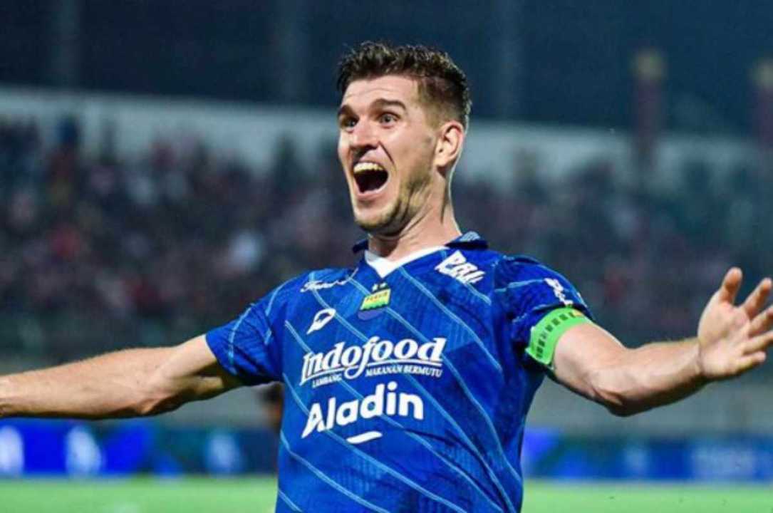 Nick Kuipers Incar Laga ke-100 Bersama Persib Bandung