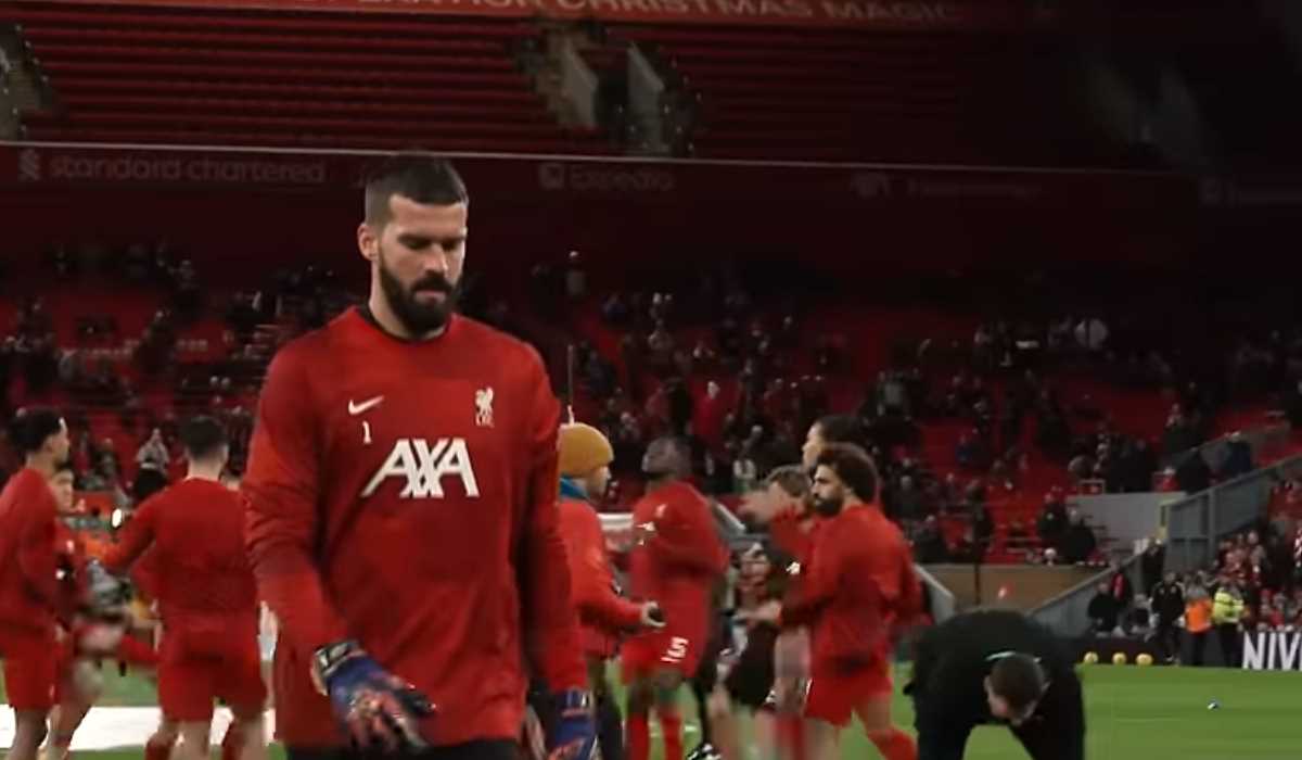 Alisson diperkirakan akan absen lama