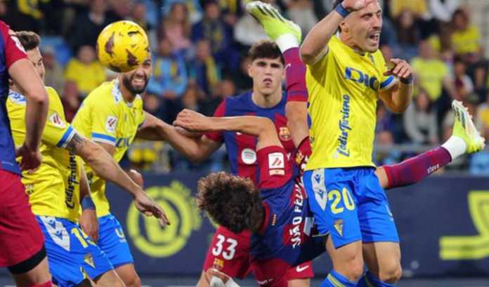 Tendangan gunting Joao Felix di pertandingan antara Cadiz vs Barcelona di Liga Spanyol