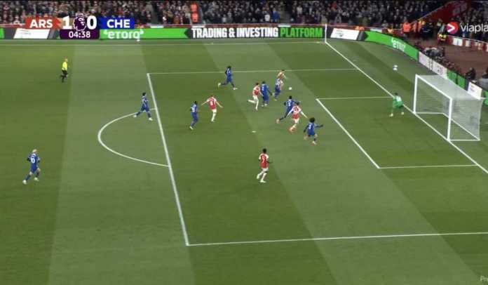 Proses gol pertama Arsenal ke gawang Chelsea