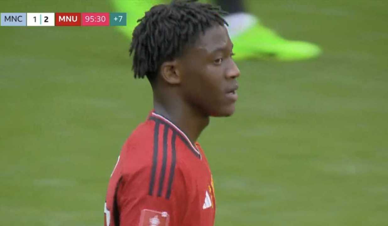 MAnchester United dari gelandang baru sebagai tandem Kobbie Mainoo