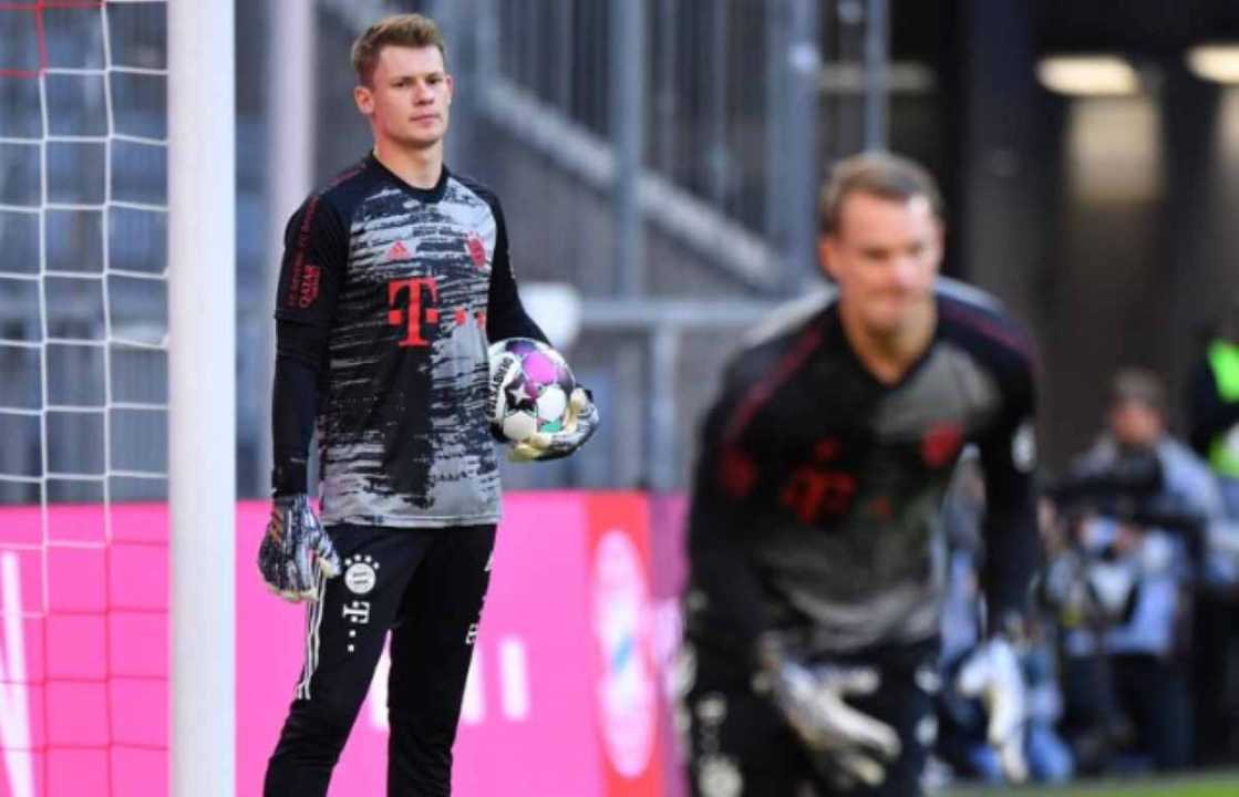 Alexander Nubel di sebuah sesi latihan bersama Manuel Neuer