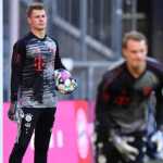 Alexander Nubel di sebuah sesi latihan bersama Manuel Neuer