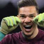 Ederson Moraes kiper utama Manchester City