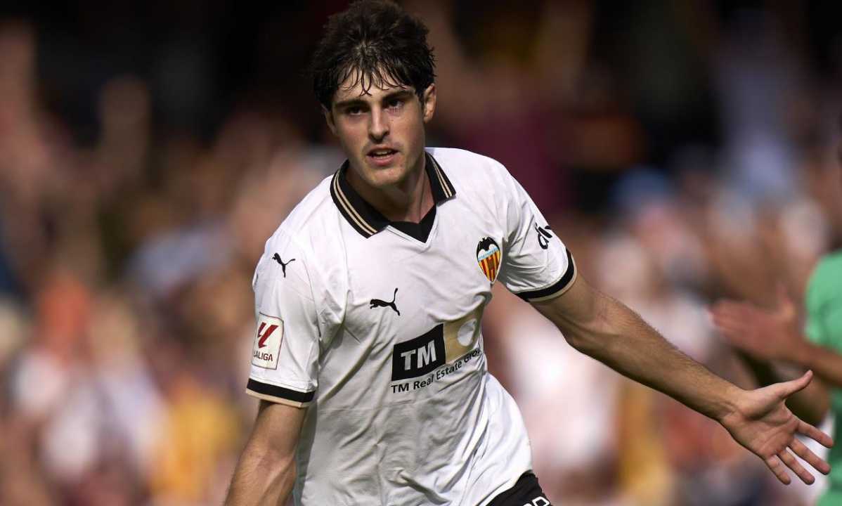 Javi Guerra gelandang Valencia target transfer Manchester United dan Arsenal