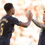Jude Bellingham dalam sebuah laga bersama Toni Kroos