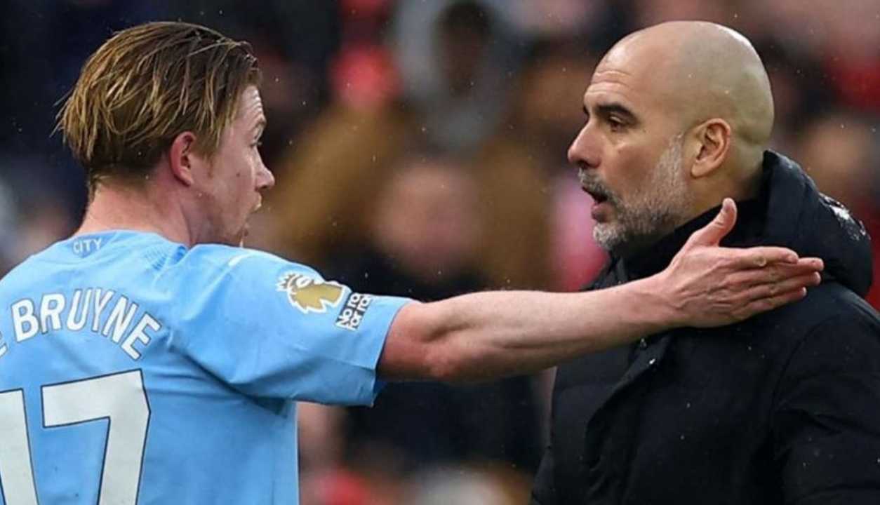 Kevin De Bruyne dan pelatih Manchester City Pep Guardiola