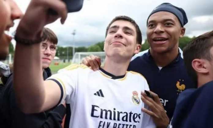 Kylian Mbappe dan seorang fans Real Madrid