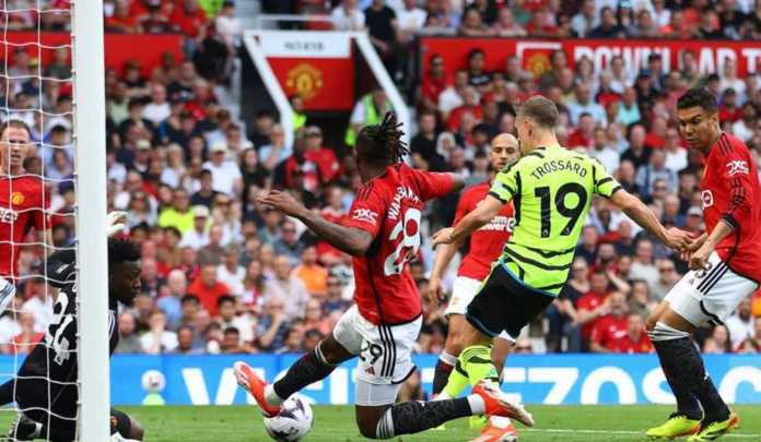 Leandro Trossard mencetak gol di laga antara Manchester United vs Arsenal - Liga Inggris
